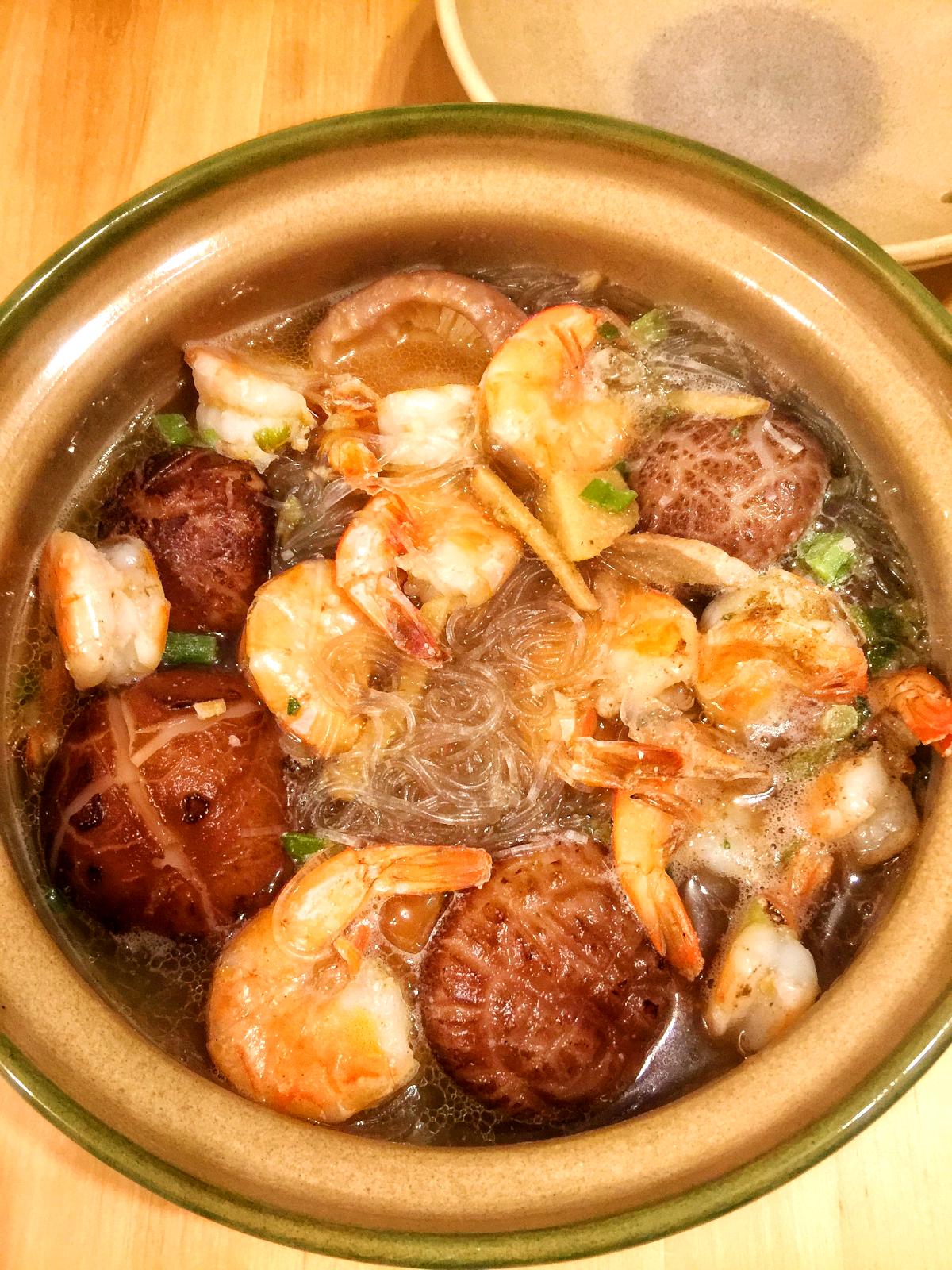cooked vermicelli noodles, mushrooms, shrimps in clay pot with soup